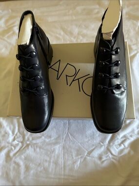 Vintage Markon Black Leather Button Loop Ankle Booties NIB 7.5M